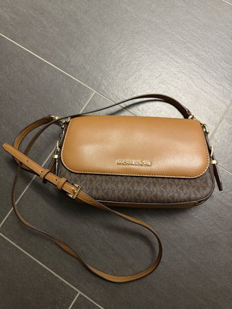 MICHAEL KORS Umhägetasche braun Logo Muster Leder Zustand gu