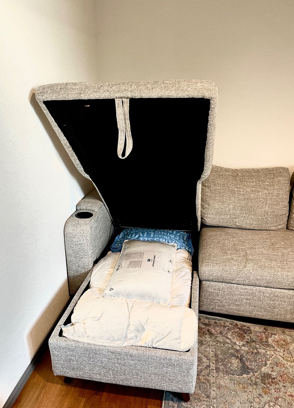 Divani: Ecksofa mit Schlaffunktion und Bettkasten hellgrau – Usato da Wettingen venduto da reb_9jlq 1