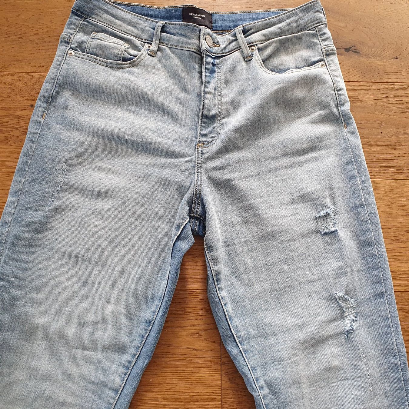 Vero Moda Jeans: Jeans Vero Moda Grösse L/28 – Nuovo (secondo la descrizione) da Römerswil LU venduto da cfm_j789 1