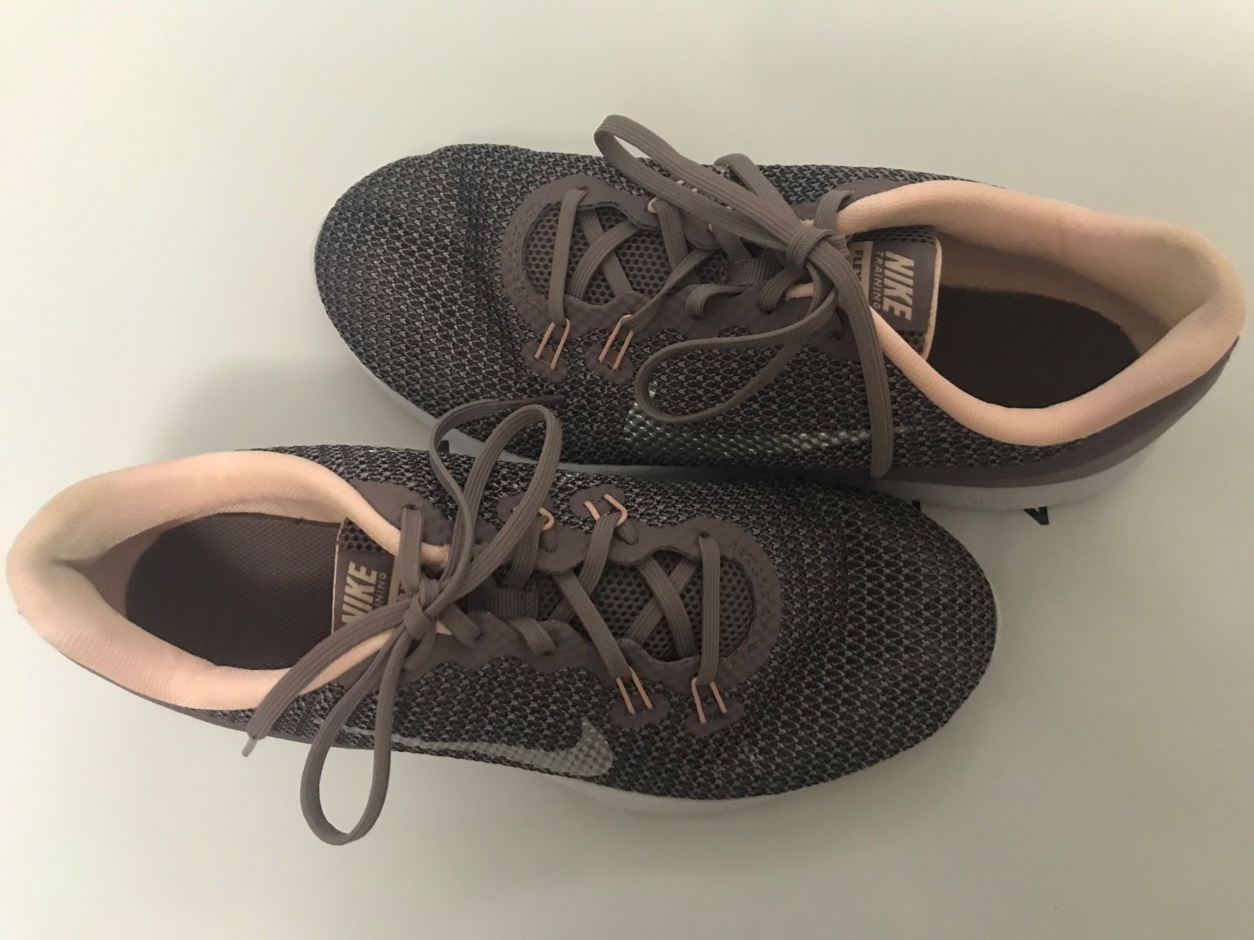 Nike Scarpe da donna: Nike Flex TR 7, Turnschuh Damen, Gr. 40.5, schöne Farbkombi – Usato da Niederteufen venduto da mix18 1