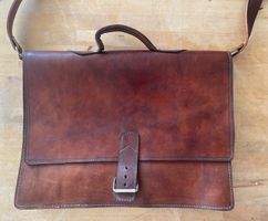 Leder-Aktentasche / Vintage mit Schultergurt guter Zustand