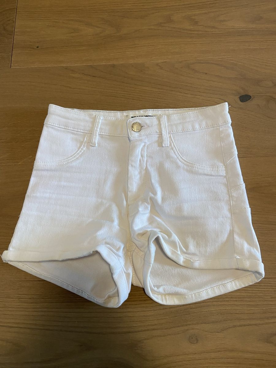 Pantaloni: Weisse Shorts – Nuovo (secondo la descrizione) da Ausserberg venduto da ani_7jqv