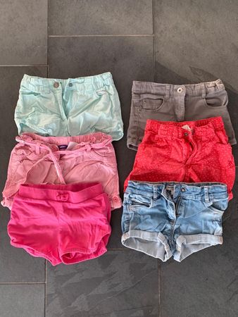 6 schöne und wenig getragene Mädchen Shorts, Grösse: 92/98