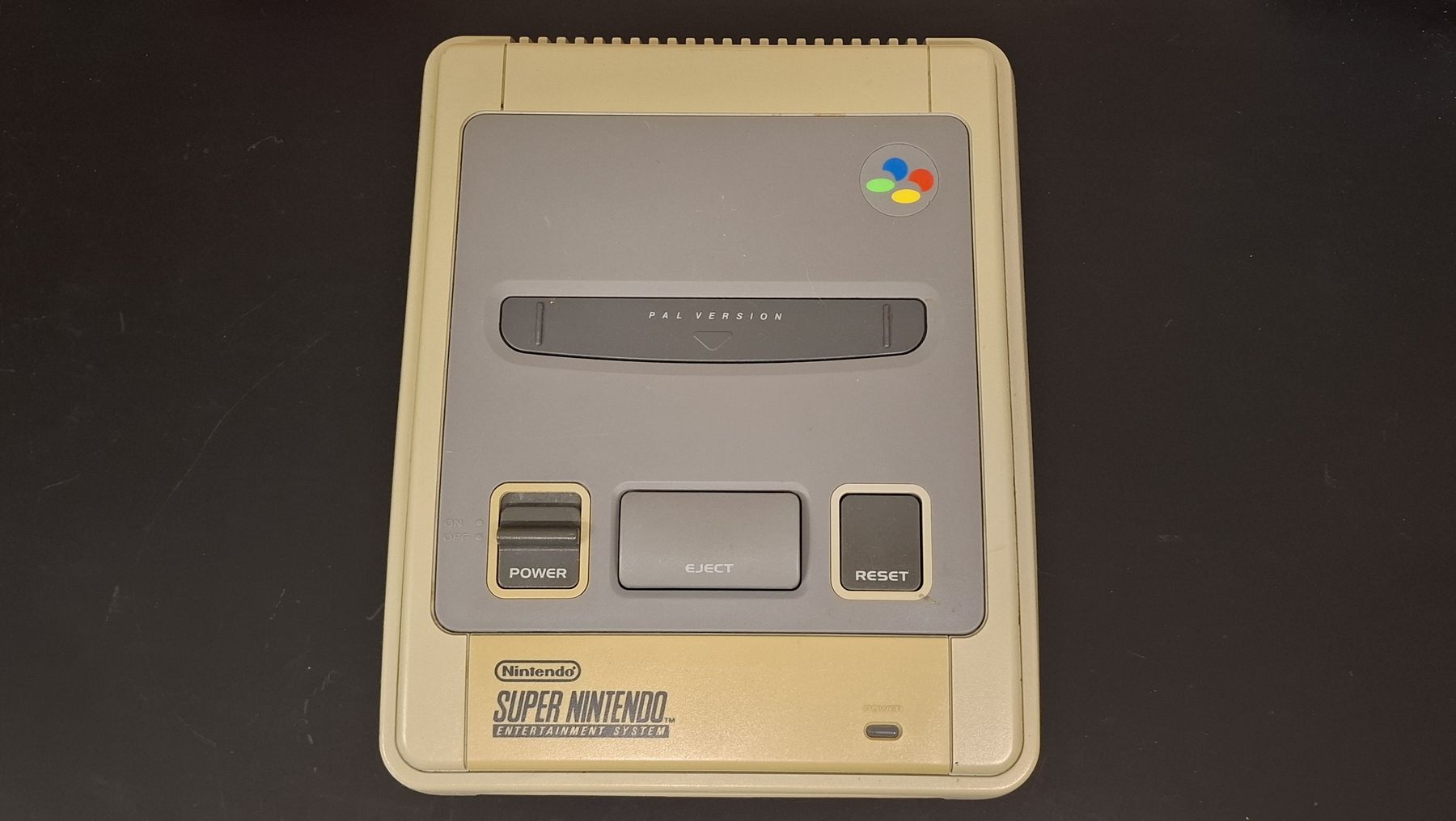 Nintendo Konsolen: Super Nintendo Konsole ohne Kabel. – Gebraucht aus Nottwil von Jonbo9