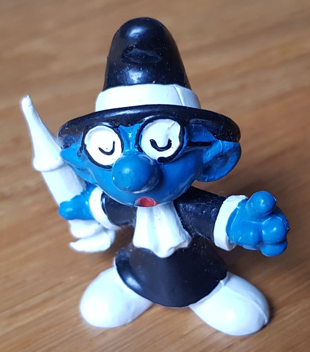 Bullyland Spielzeuge: Bully-Spielfigur Schlumpf Arzt mit Spritze – Gebraucht aus Schaffhausen von asyouwestley