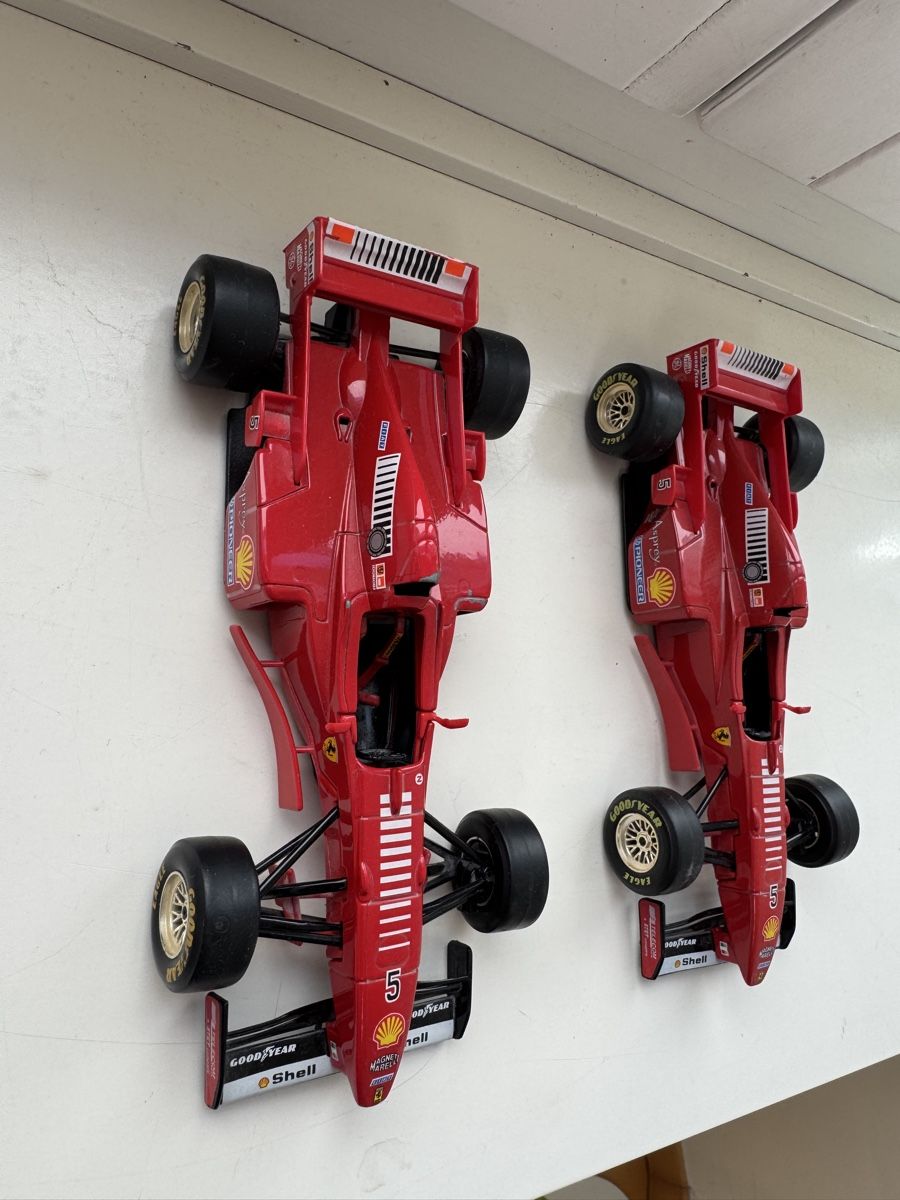 Ferrari Modellini d'auto: 2x Ferrari Formel 1 Modellautos 1:24 – Usato da Wil SG venduto da IozzoL