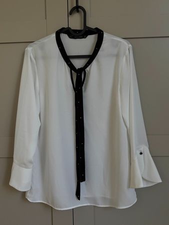 ZARA Basic Bluse weiss-schwarz mit Schluppe – Grösse XS