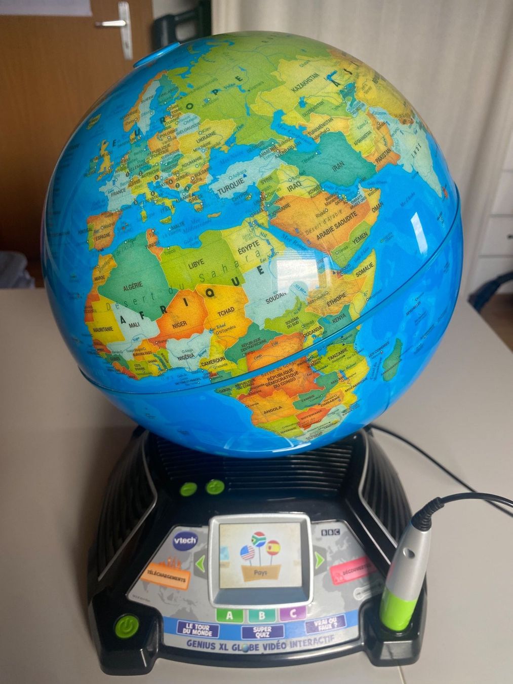 Sonstige Dekorationen & Accessoires: Vtech - Genius XL Globe Video Interactif – Gebraucht aus St-Prex von Okoala