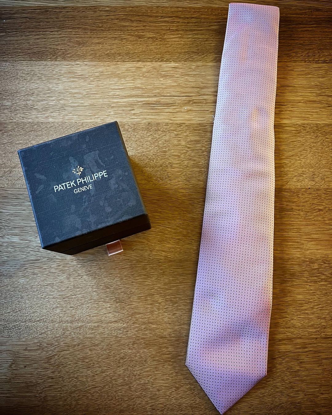 Patek Philippe Orologi: Patek Philippe Krawatte / Tie Original (selten) – Nuovo (secondo la descrizione) da Horw venduto da Richmond_Watches