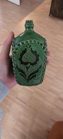 Grüne Keramikflasche  Handarbeit, signiert 2001,Blumenrelief