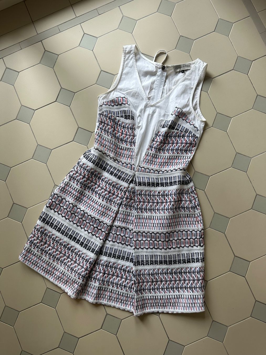 Kleider: Tara Jarmon Kleid Rot&Blau – Gebraucht aus Zürich von aow_8p7m