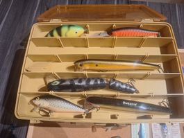 Plano Köderbox mit Wobbler und Zubehör