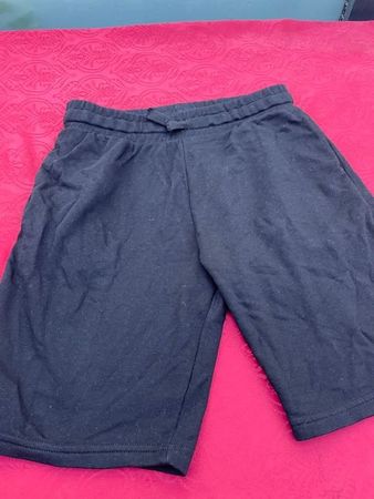 Junge Shorts schwarz NEU 170 ungetragen