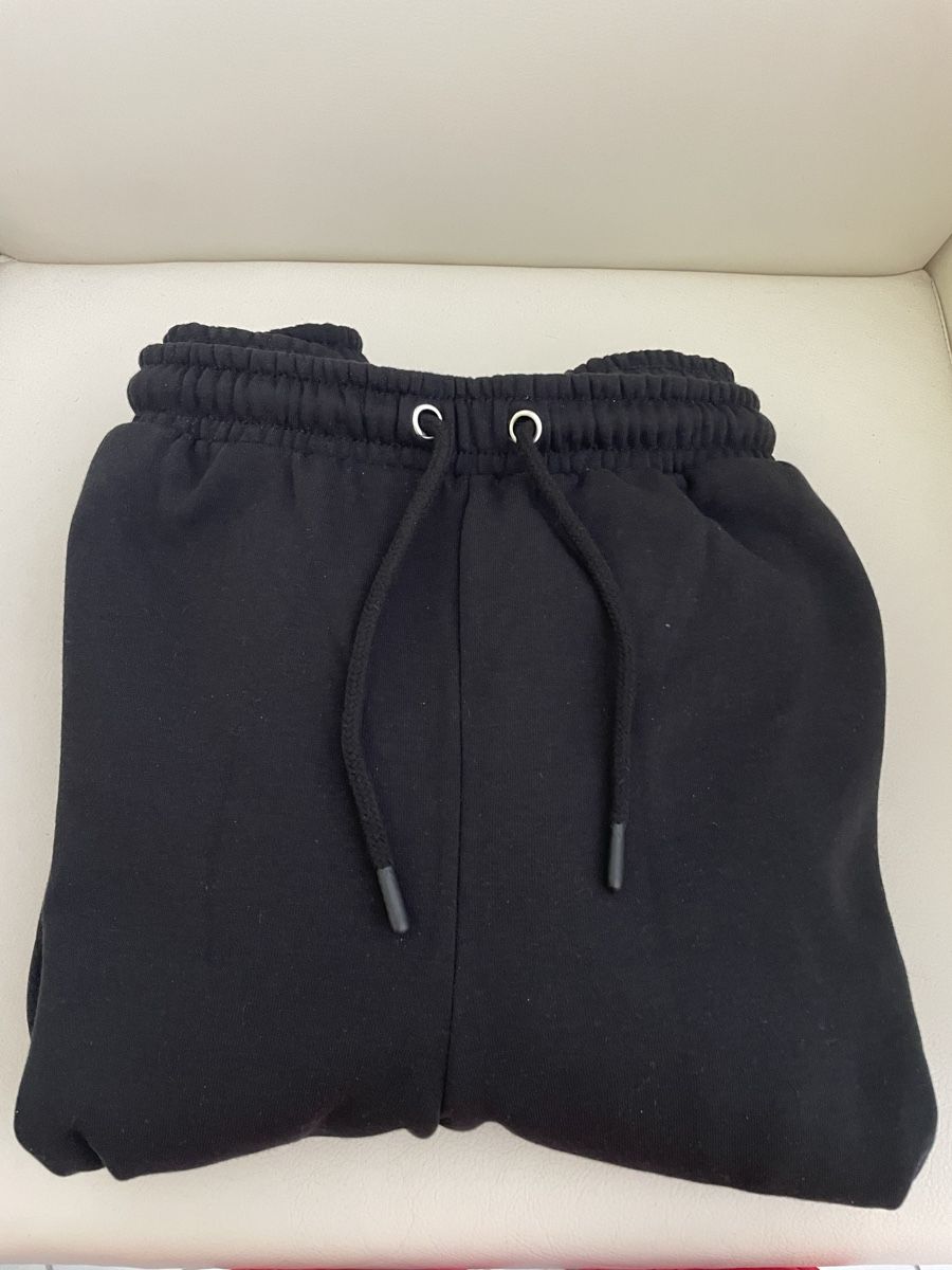 Tchibo Pantaloni: Sweathose Tchibo Gr. L schwarz neu – Nuovo (secondo la descrizione) da Rüti ZH venduto da kar_xx9l 1