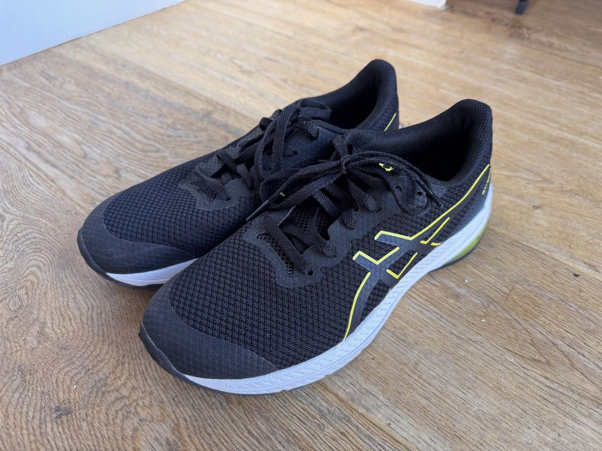Asics Scarpe per ragazzi: Asics Laufschuhe Gr.38 – Usato da Bettwil venduto da Peppine