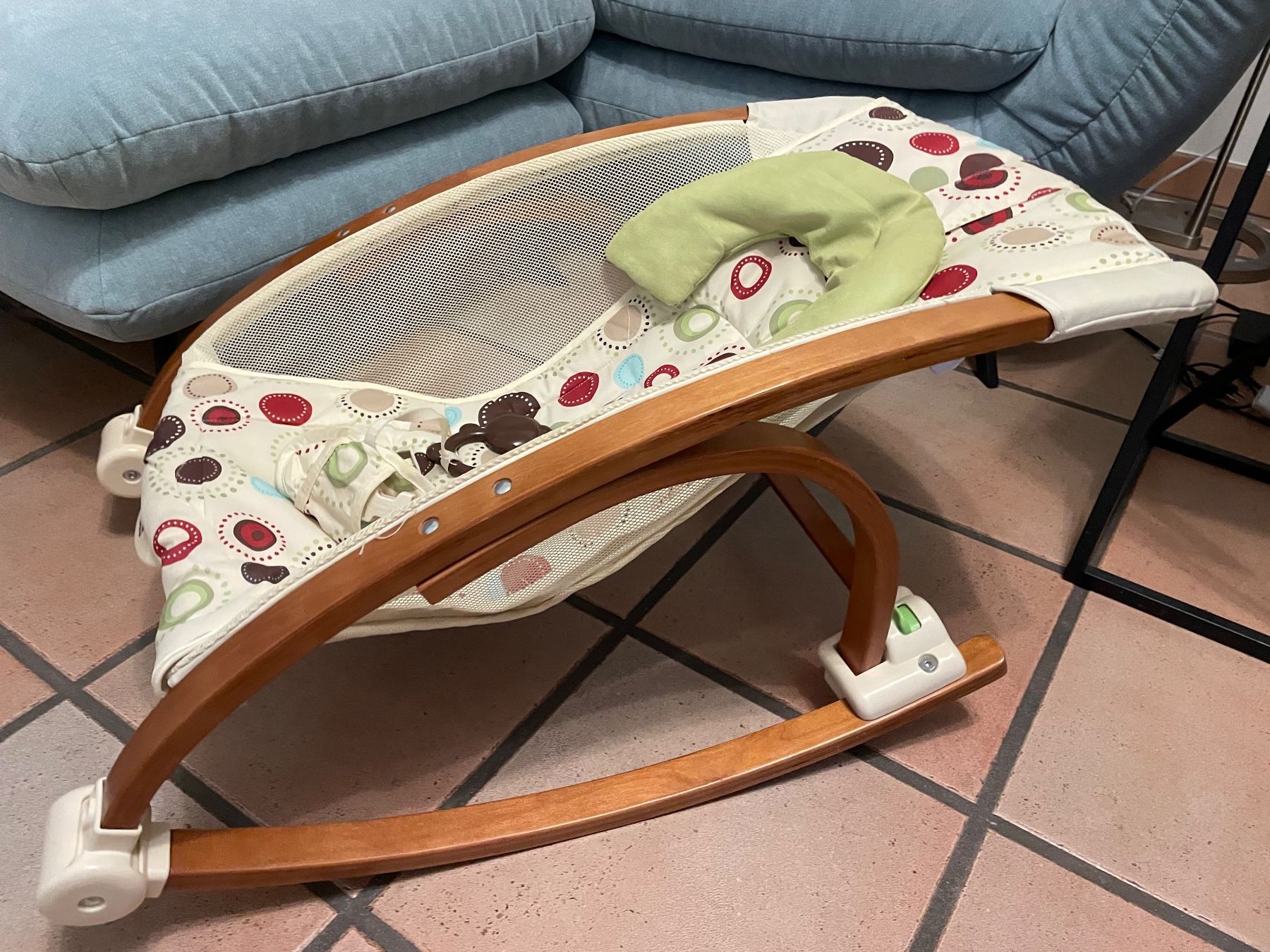 Fisher-Price Holz-Babywippe mit Musik & Vibration – stilvoll (Usato) a  Zürich per CHF 18 – solo ritiro