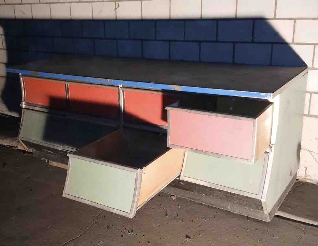 Werkbänke: Werkbank mit farbigen Schubladen – Gebraucht aus Solothurn von ee_na