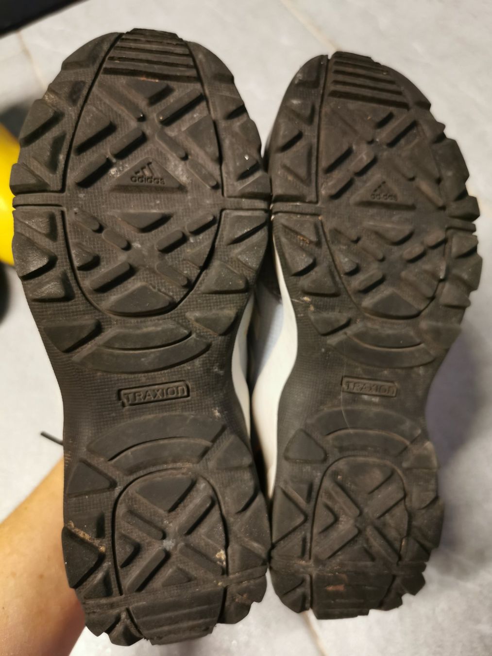 Adidas Scarpe per ragazze: Adidas Traxion Trekkingschuhe Gr. 34 – Usato da Konolfingen venduto da torina85 2