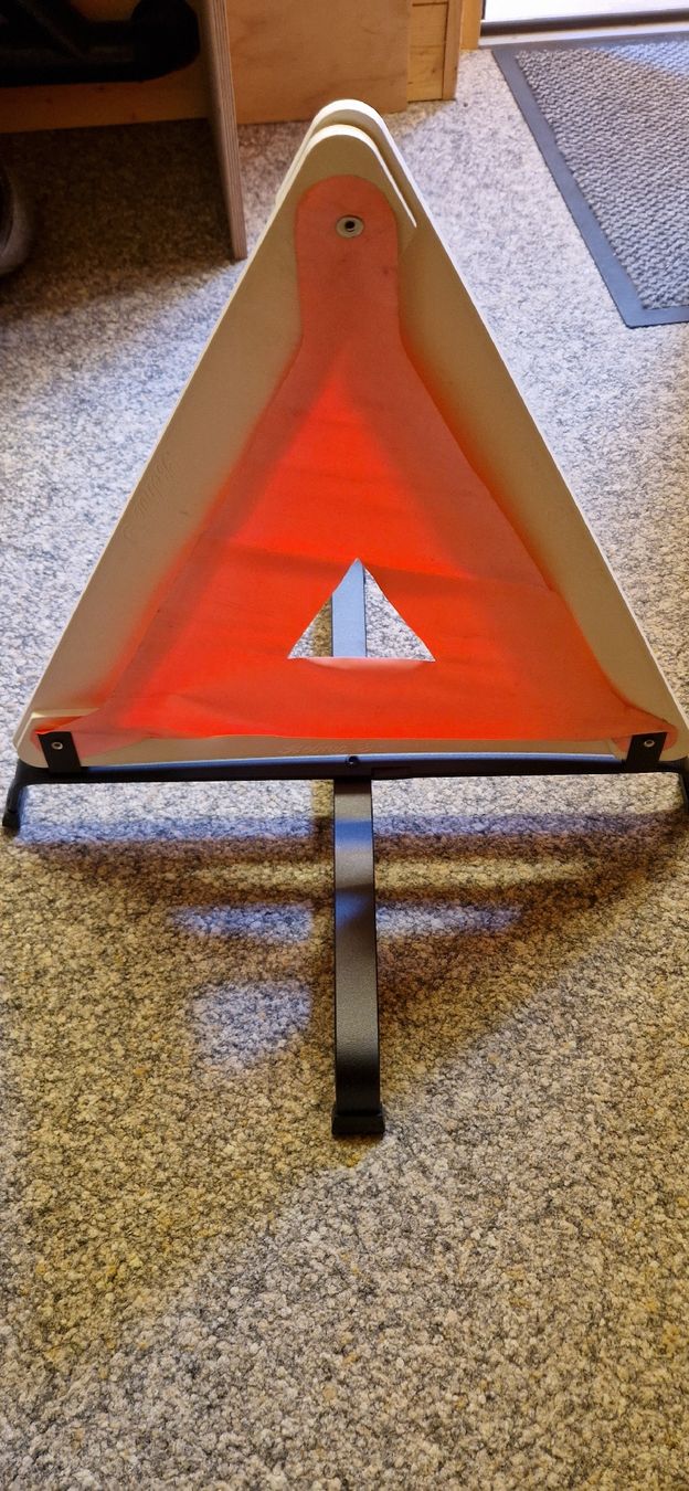 Tutti gli attrezzi: Warndreieck/Pannendreieck Reflek. klappbar mit Etui – Usato da Gasel venduto da sale65 2