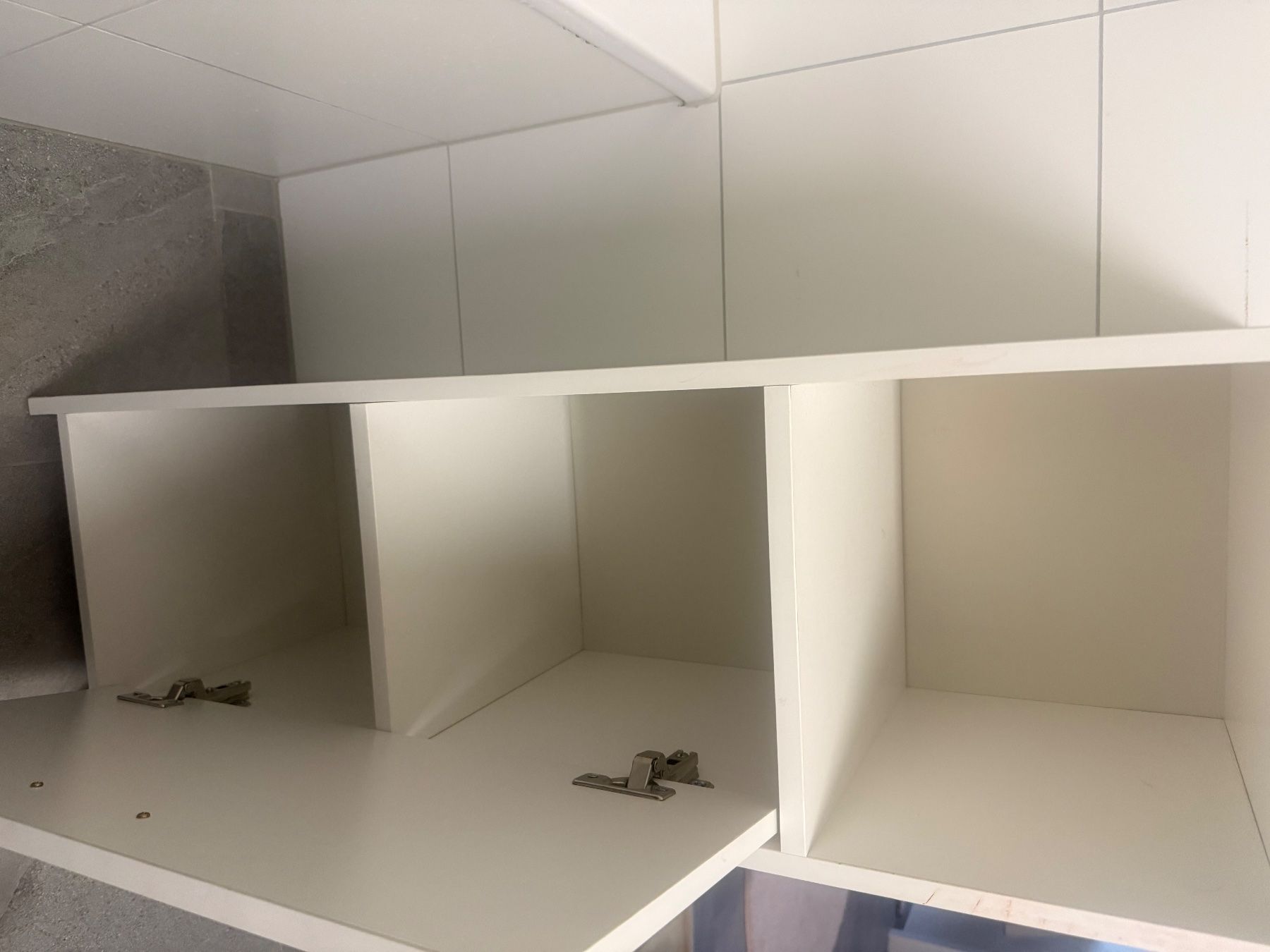 Pfister Schränke: White Bathroom Cabinet - 2 piece – Gebraucht aus Adliswil von Sale12 2