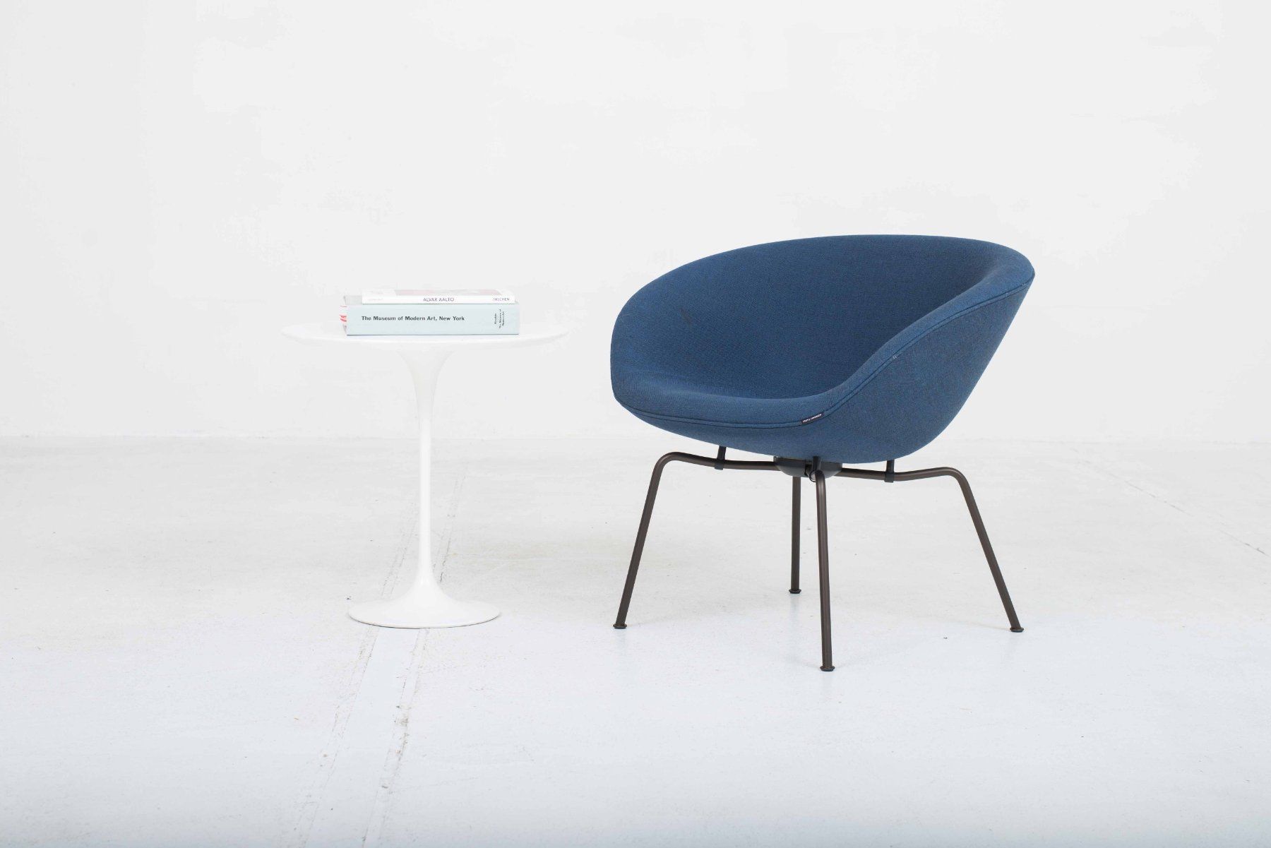 Fritz Hansen Poltrone: Fritz Hansen Pot Sessel von Arne Jacobsen – Usato da Zürich venduto da STUZH38 1