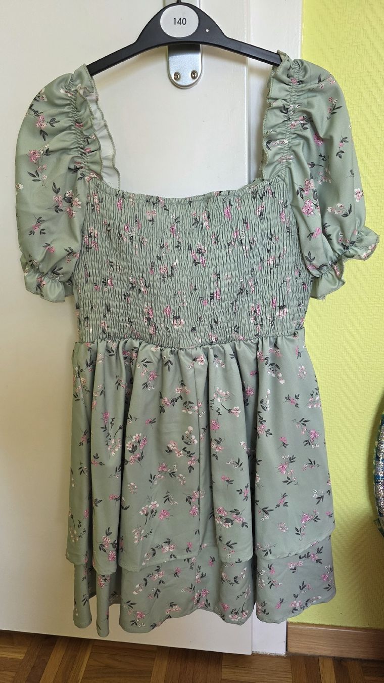 Vestiti & Gonne: robe – Usato da Fontainemelon venduto da ale_b865 1