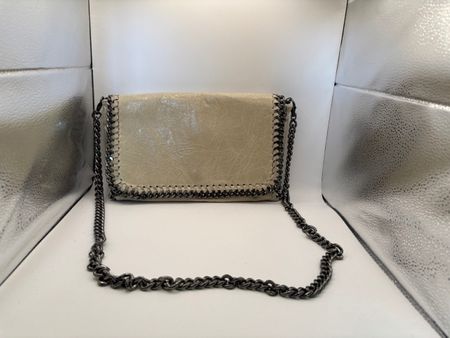 Sac en cuir vieilli blanc cassé avec bandoulière chainette