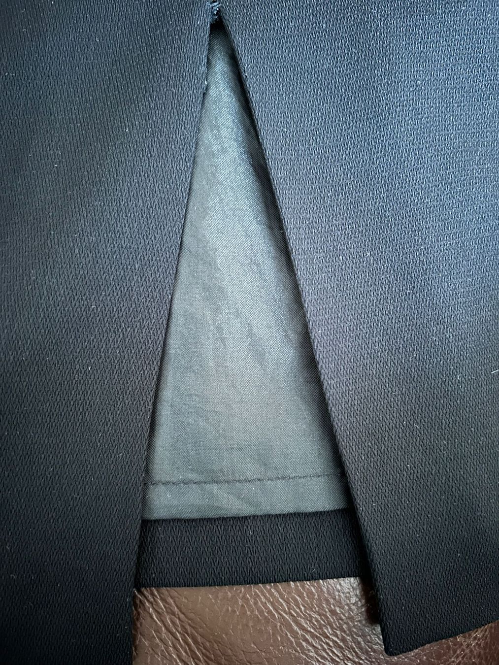 Kleider: Elegantes Schwarzes Kleid mit Schlitz Gr. 42-44 – Gebraucht aus Wädenswil von coconut1289 3
