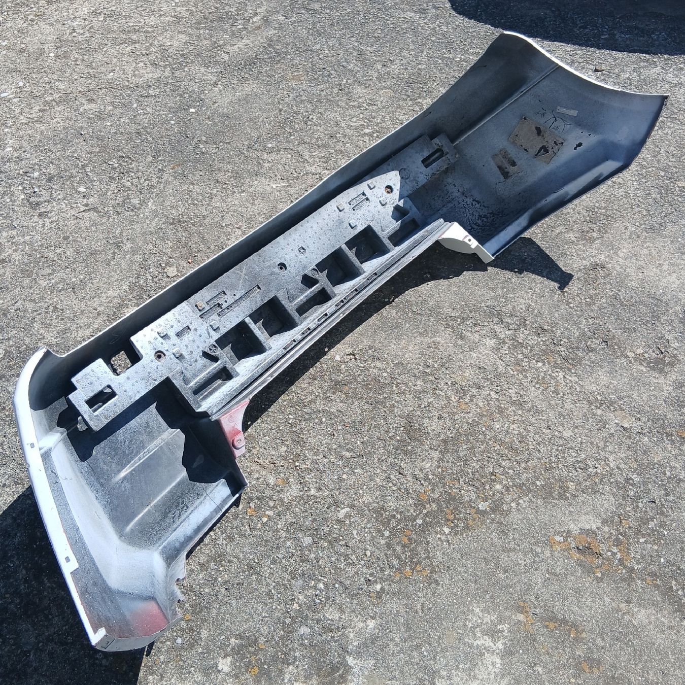 Dodge Tutti pezzi di ricambio auto: Pare-chocs arrière Dodge Caliber – Usato da la heutte venduto da Auto-stock 3
