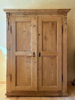 Antiker Schrank aus massiver Tanne/Fichte, ca. 20er Jahre