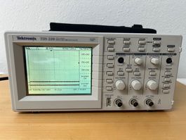 Tektronix TDS 220 (100 MHz - 1 GS/s) + Module GPIB/RS232