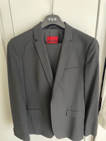 Hugo Boss Anzug schwarz Gr. 48 + Hemd Gr S Paul Kehl PKZ