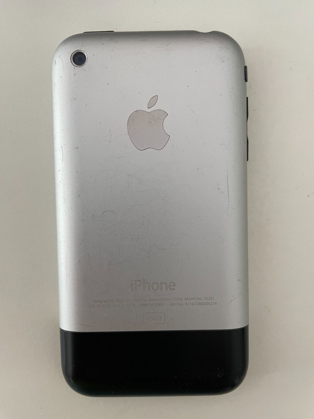 Apple Handys / Smartphones: iPhone 1.Generation   original aus USA – Defekt aus Schindellegi von  1