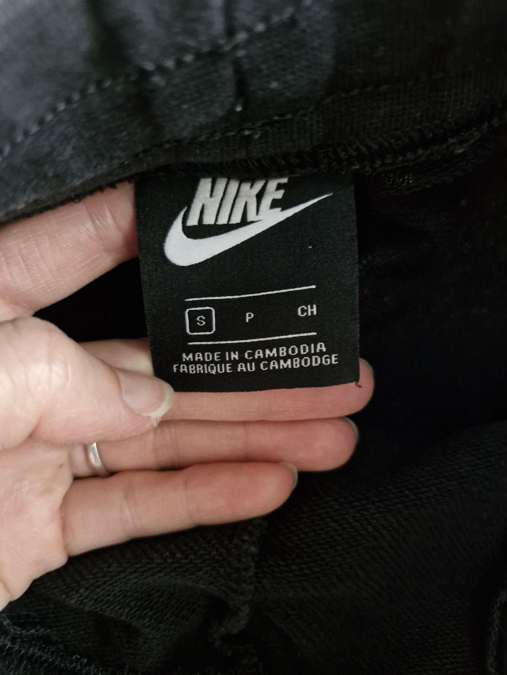 Nike Pantaloni: Nike Jogginghose schwarz - Grösse S – Usato da Balterswil venduto da and_72wd 2