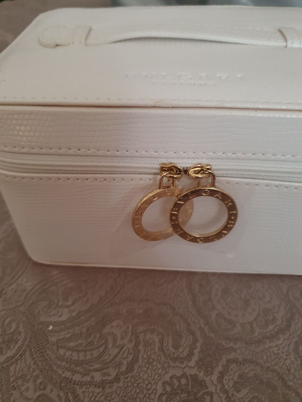 Custodie per cosmetici: Beauty case by BULGARI – Nuovo e nell'imballaggio originale da Chiasso venduto da Ann58 1