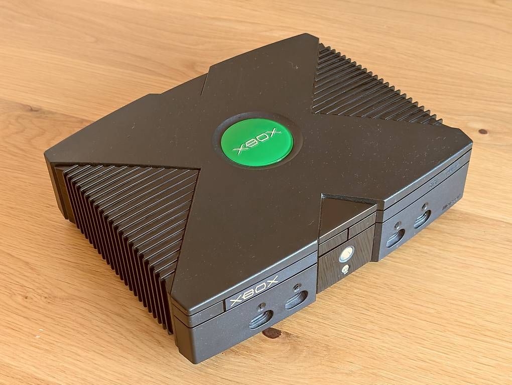 Microsoft Console: Xbox original Microsoft | fonctionne | 3 manettes – Usato da Neuchâtel venduto da Nila_3D