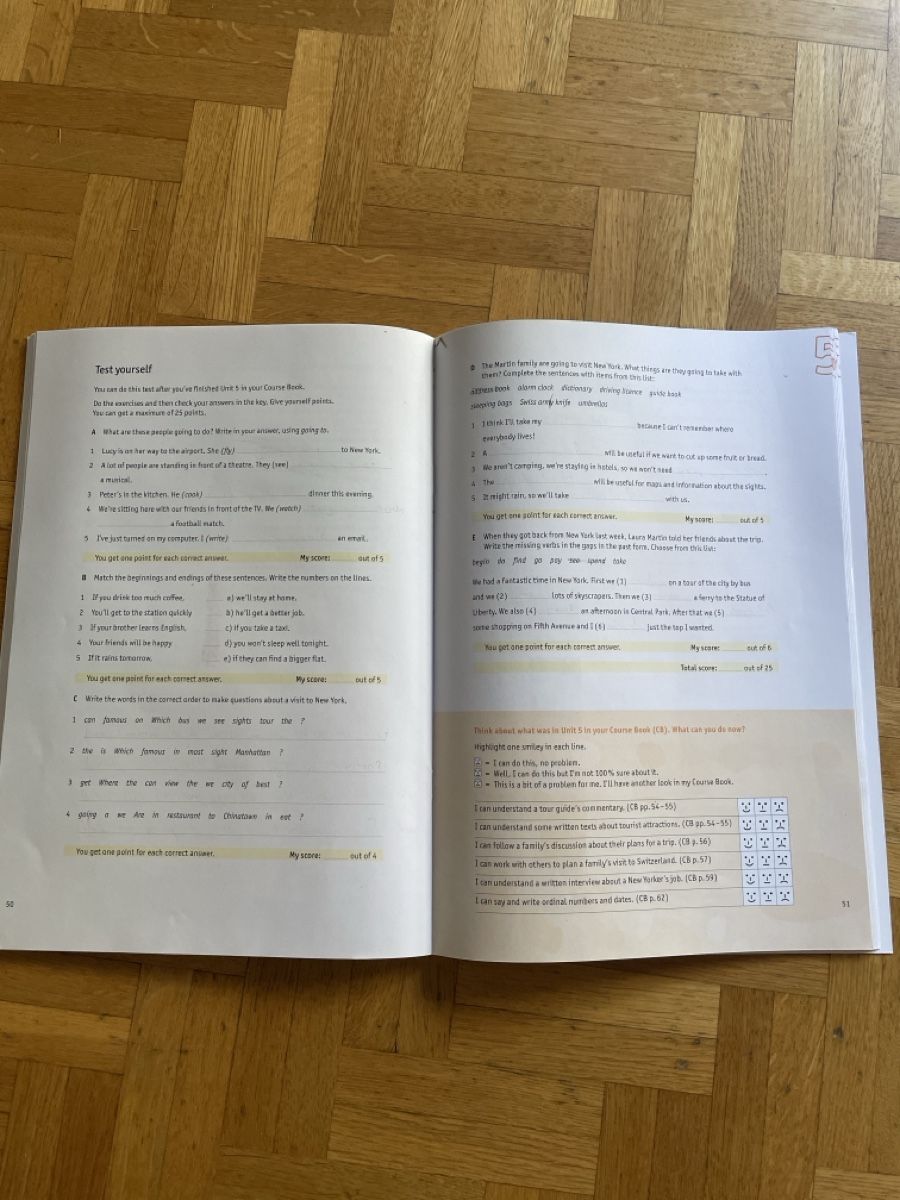 Bücher: Voices basic Two course book trainer file CDs – Gebraucht aus Zürich von Uhluupu 2