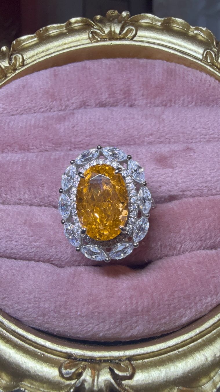 Anelli: Bague exceptionnelle Saphir orange – Nuovo e nell'imballaggio originale da St-Maurice venduto da Sandrinette123 1