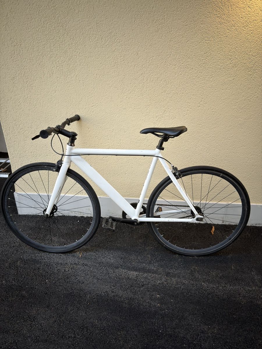 Fixie Inc. Vélos: White Fixie Bicycle – D'occasion à Uetikon am See par bru_88fq