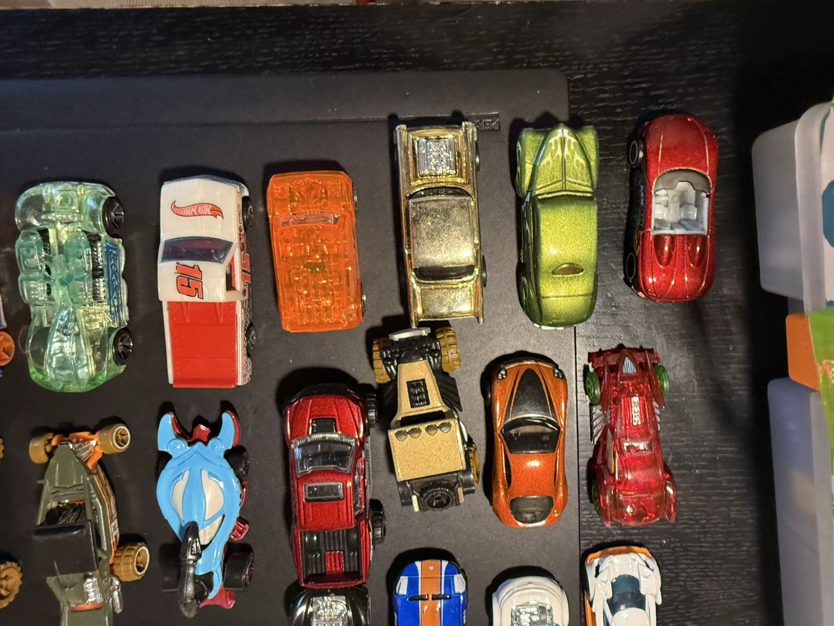 Hot Wheels Giocattoli: Collection Hot Wheels  – Usato da La Neuveville venduto da sim_5lpj 1