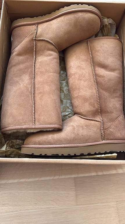 Chaussures femmes: UGG Boots  – Neuf avec emballage d'origine à Uster par nat_w6qv