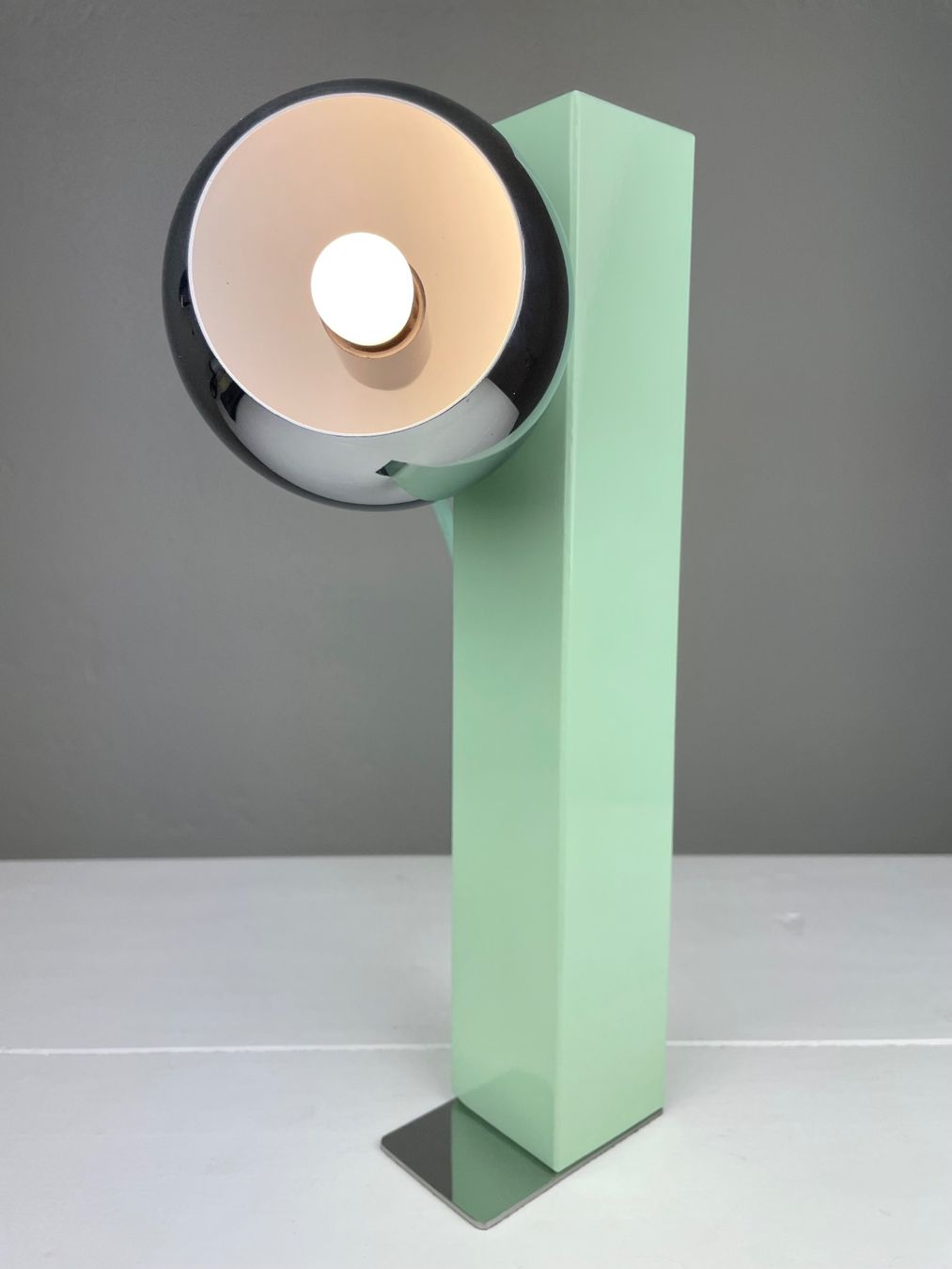 Lampade: Magnetic Eyeball Table Lamp – Usato da Genthod venduto da lightyear63 6