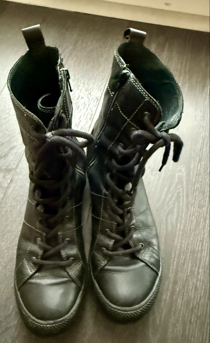 Herrenschuhe: Baskets cuir fin PATAUGAS hommes 43 – Gebraucht aus GRIMISUAT von toinou