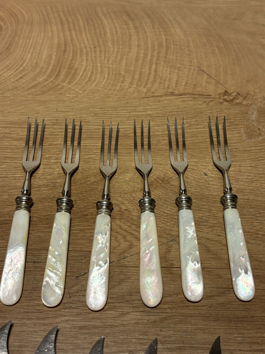 Set di posate: Antikes 12tlg Besteck mit Perlmuttgriffen – Usato da Orpund venduto da BlackEagel80 2
