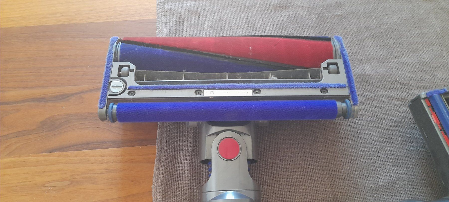 Dyson Aspirapolveri & Accessori: Dyson V8 absolute Akku defekt mit Ladestation – Usato da Langnau i. E. venduto da womswiss1 4
