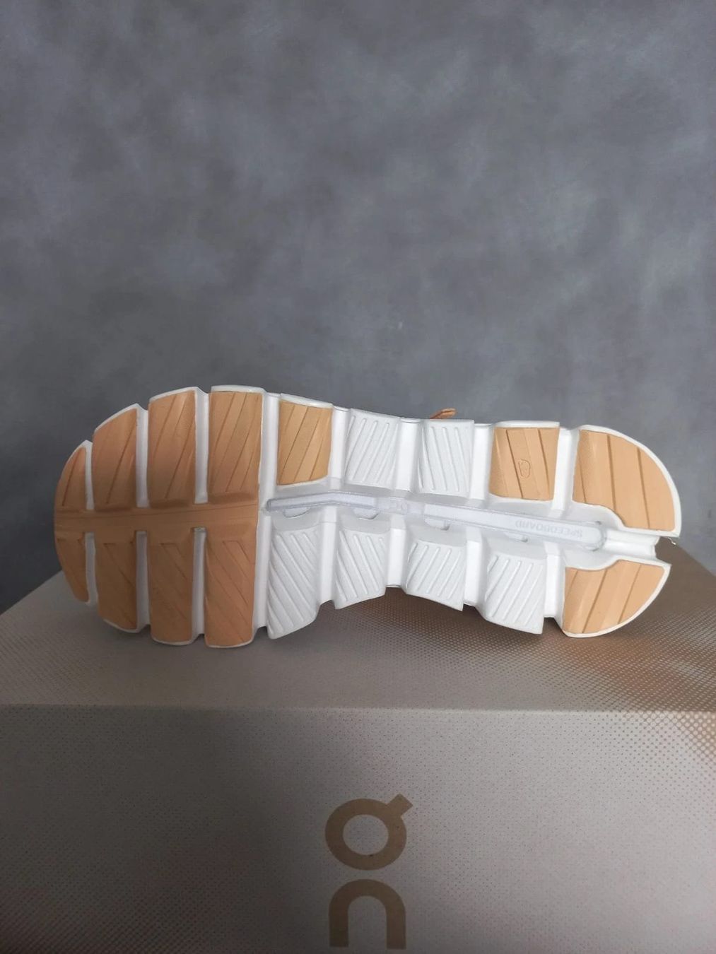 On Chaussures femmes: On Cloud Hi Dune/Sand Pointure 38 – Neuf avec emballage d'origine à Collonges-sous-Salève par MERLE385 2