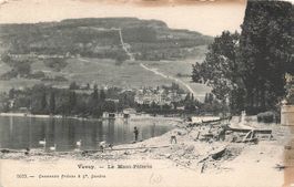 Vevey (VD) – Blick auf den Mont-Pèlerin vom See aus