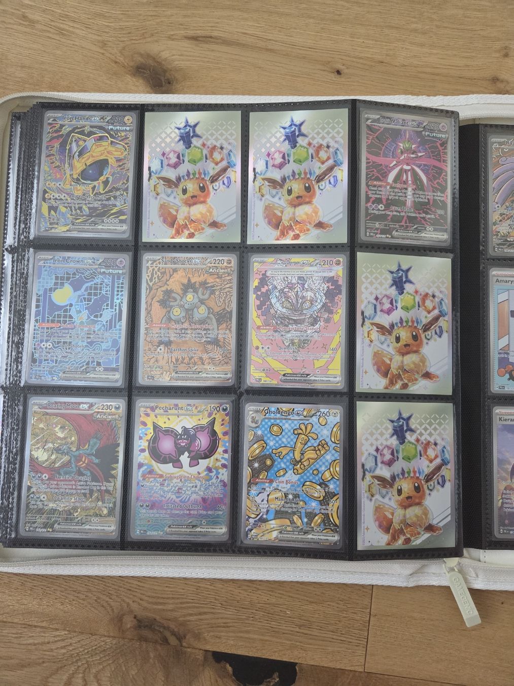 Pokémon Sammelbilder & Trading cards: Pokemon Prismatic Evolutions Grandmaster set 97% complete EN – Neu (gemäss Beschreibung) aus Biberist von Ang385 1