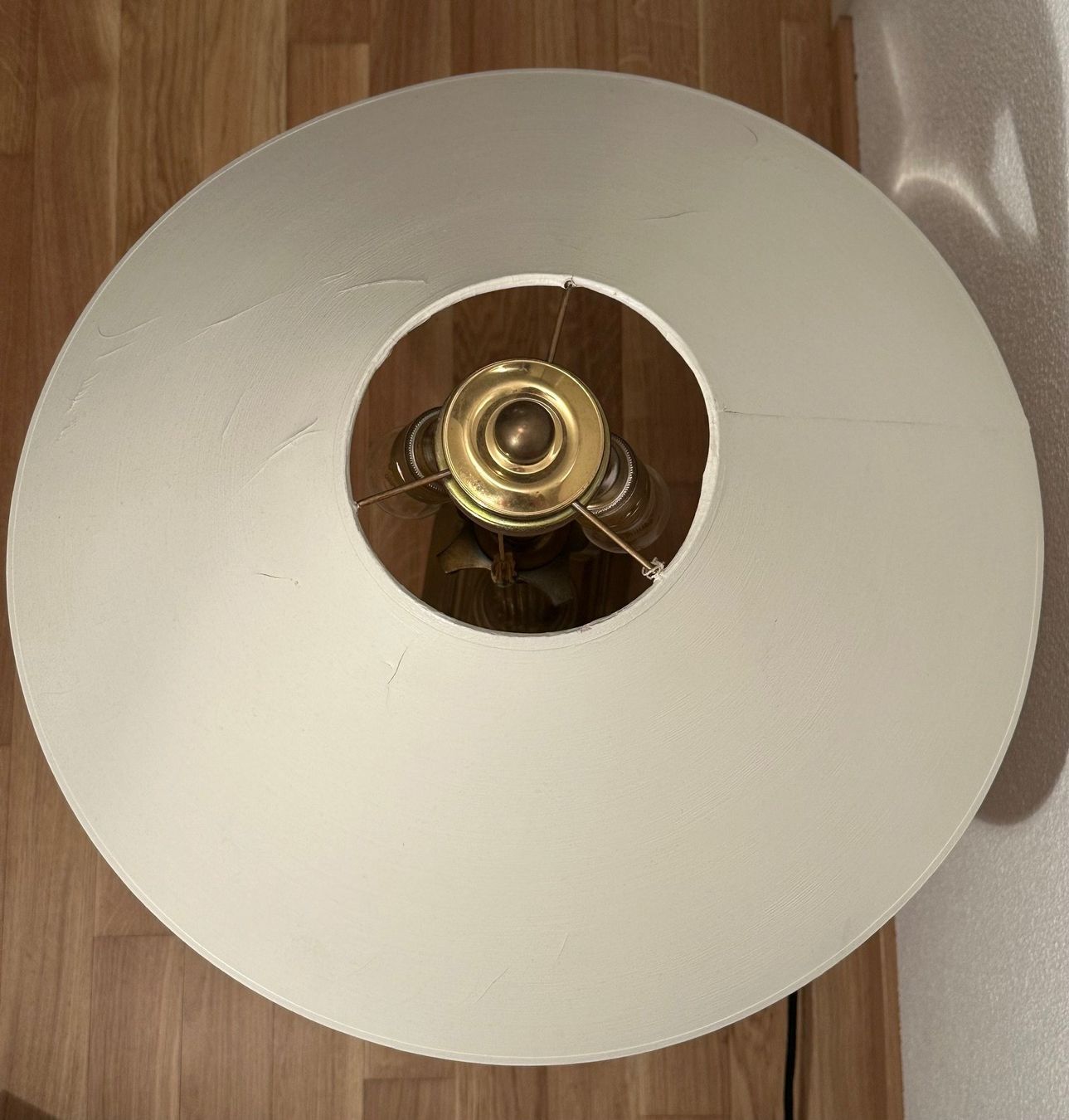 Lampade: Viktorianische Säulen-Tischlampe aus Messing – Usato da Luzern venduto da Fabian_Ni 2