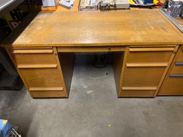 Alter Bürotisch abschliessbar